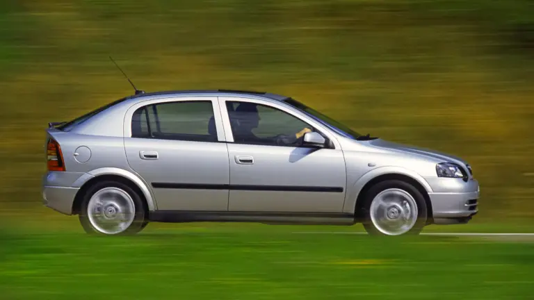 220 km/h egy G Astrában? Videón, hogy milyen élmény!
