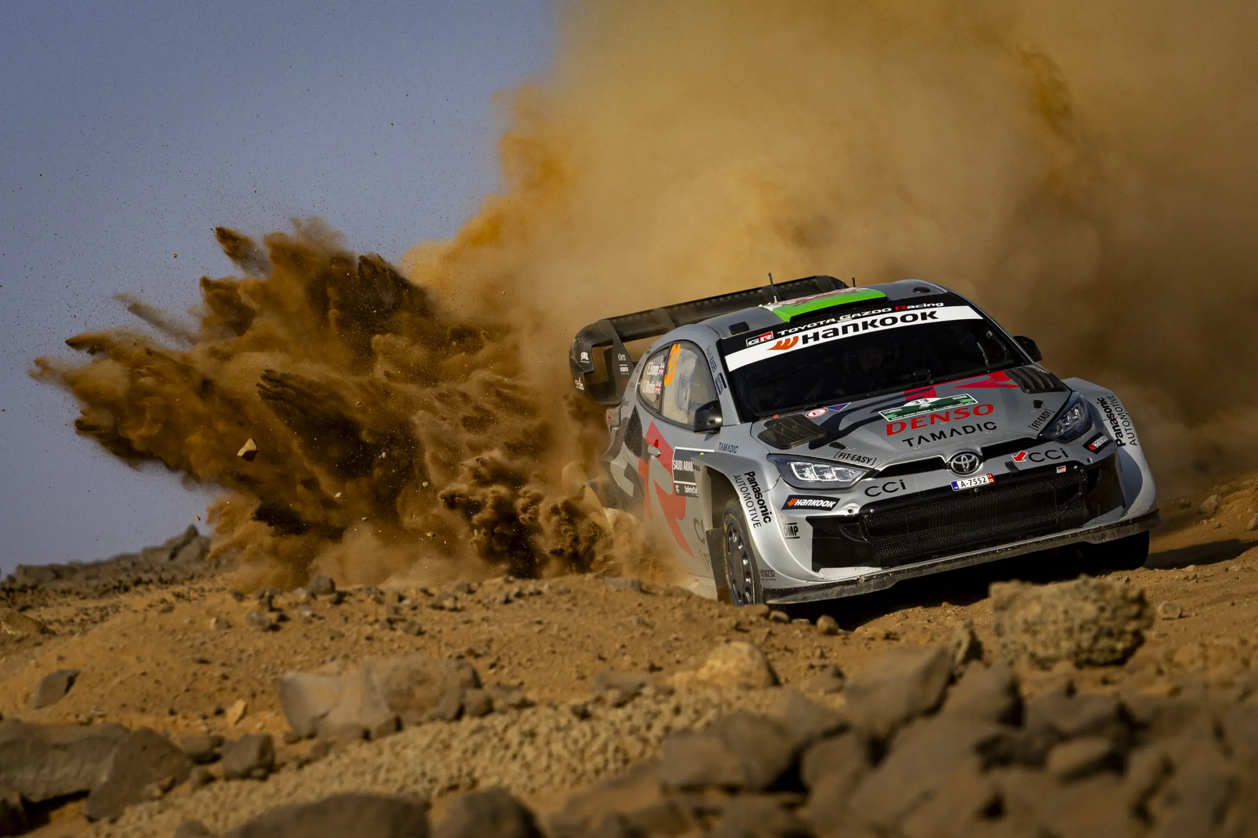 Videó: ilyen volt a rali-világbajnokság szaúdi fináléja testközelből!