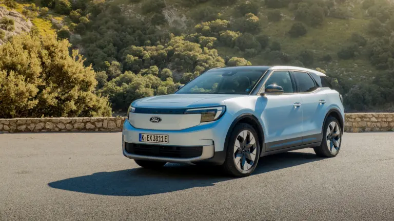 Új akkumulátor és nagyobb hatótáv a Ford villanyautóiban