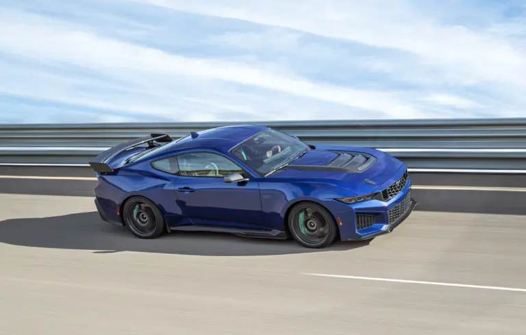 Elszabadult a sötét ló: itt az eddigi legdurvább Mustang Dark Horse!