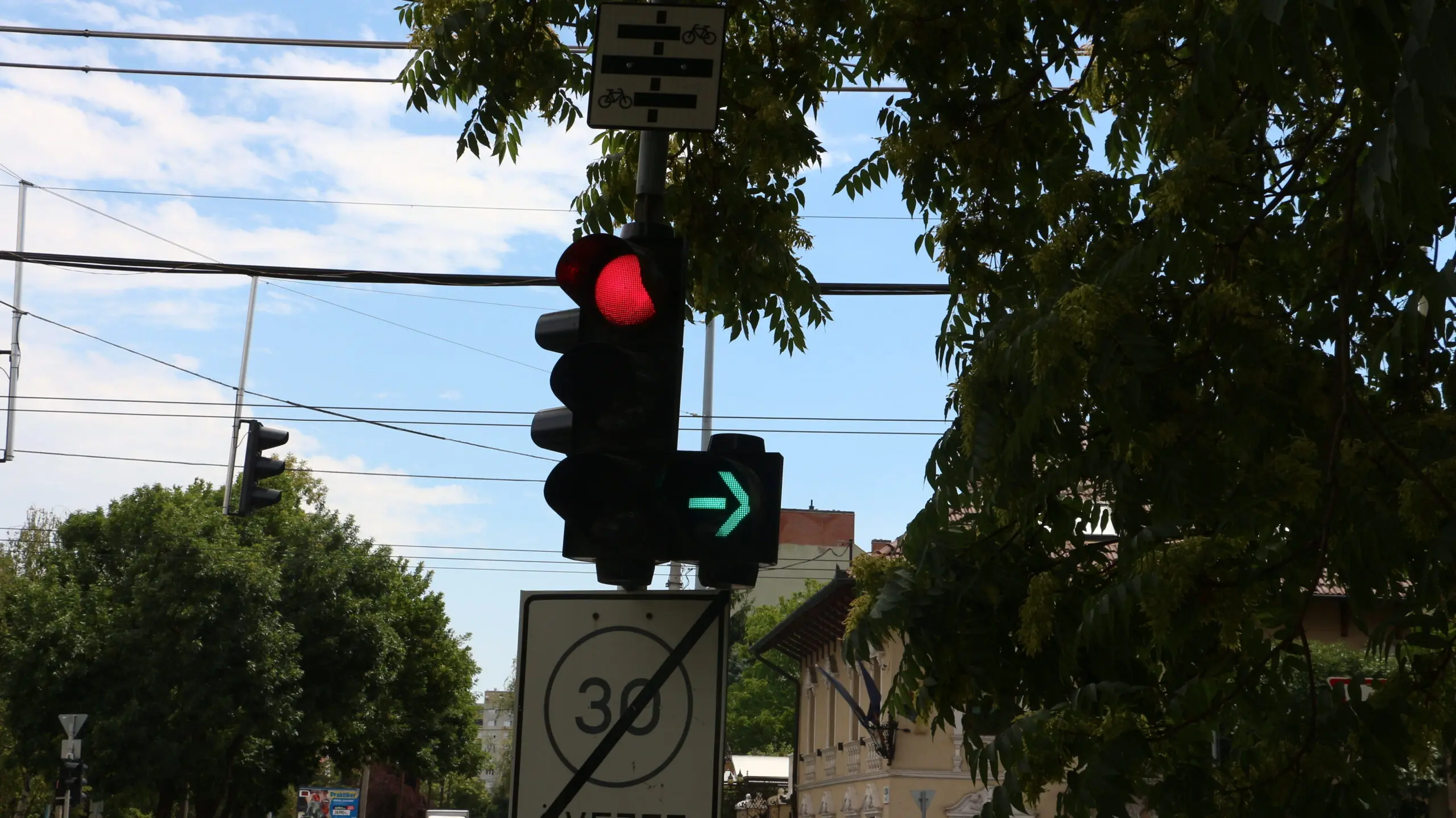 Itt a pontos dátum: ekkor hozzák nyilvánosságra az új KRESZ-t!