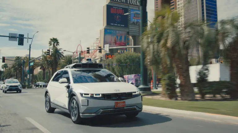 Új korszak kezdődik itthon? Már idén szolgálatba állhatnak az első önvezető taxik!