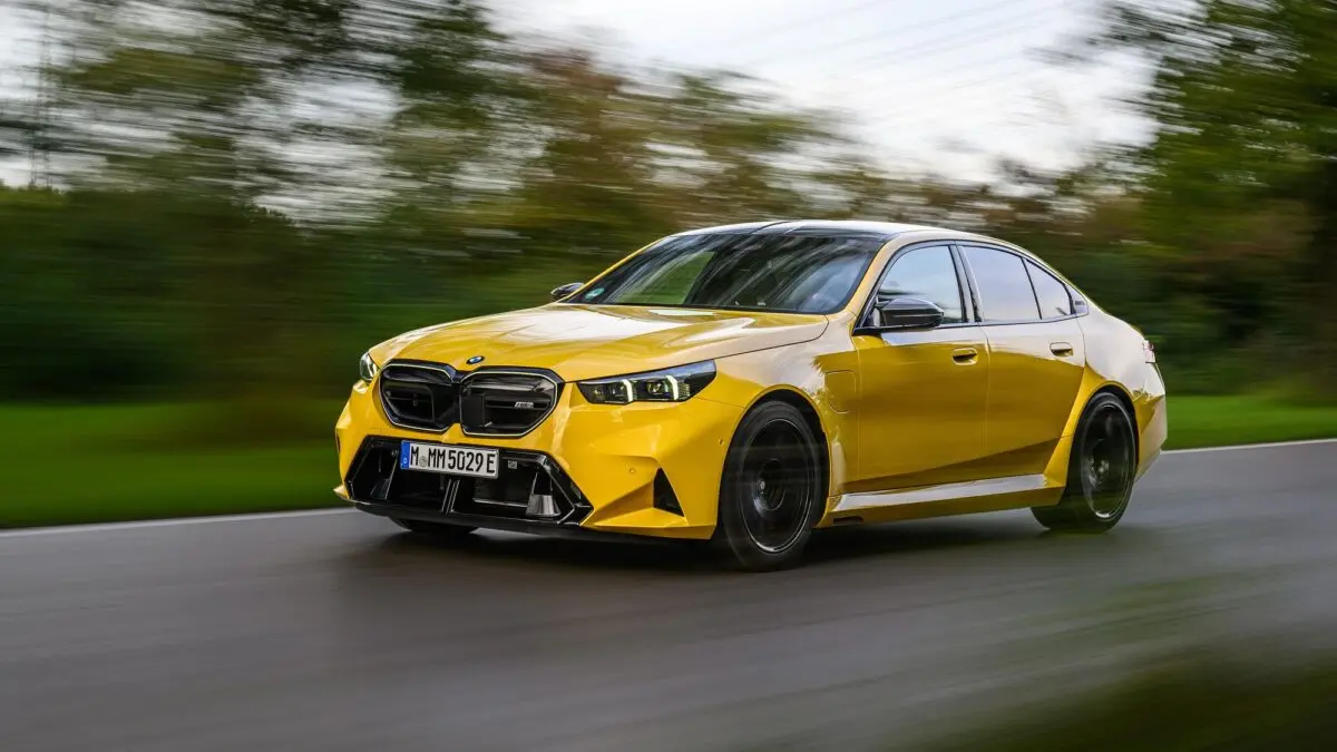 Kamu az egész: a BMW mégsem hagy fel a V8 és V12 motorok gyártásával!