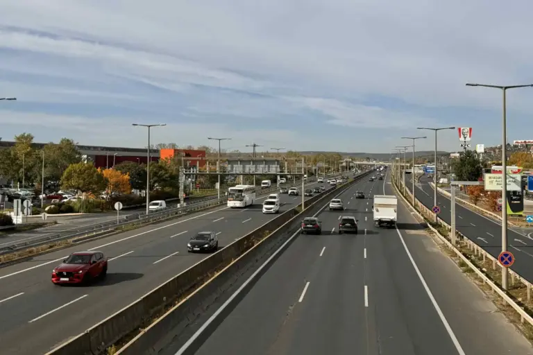 Megérkezett az új KRESZ: 140 km/órára emelhetik az autópályákon a sebességlimitet!