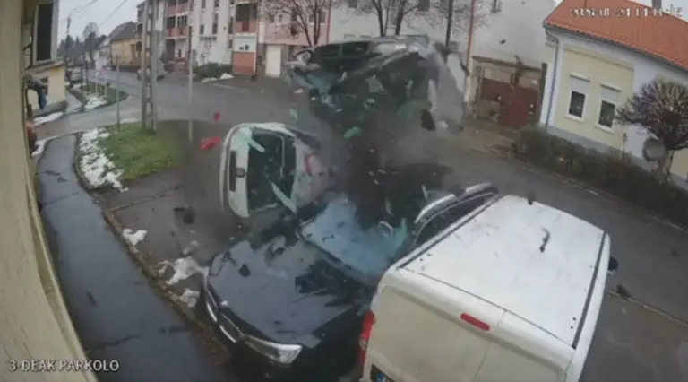 Letarolta Gyöngyösön a parkolóban álló autókat egy személygépkocsi