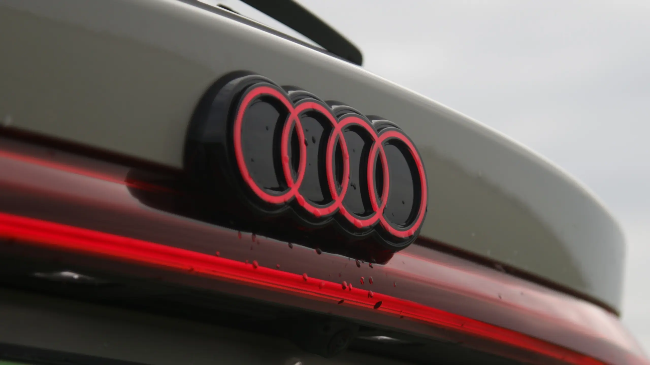 Az Audi dizájnfőnöke is felszólalt a képernyők térhódítása ellen