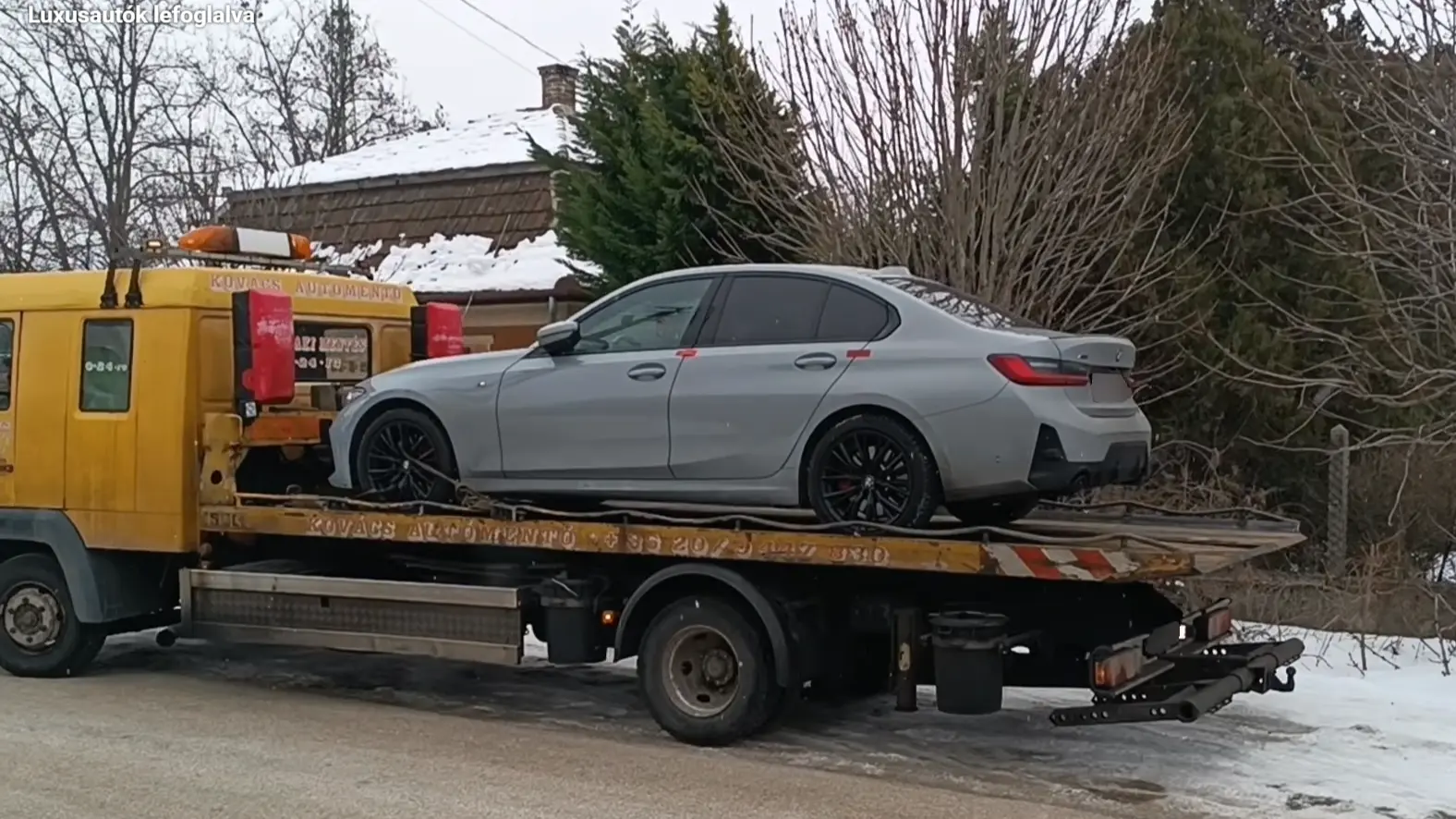 13 lopott autót talált a rendőrség egyetlen rajtaütéssel: videón a nagy fogás!