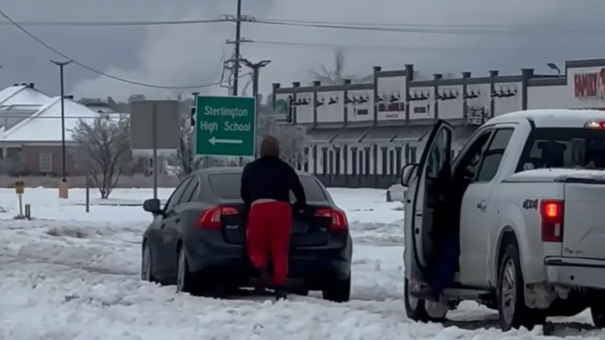 Az amerikai rendőrök szerint 6 centi hóban már csak összkerékhajtással lehet közlekedni