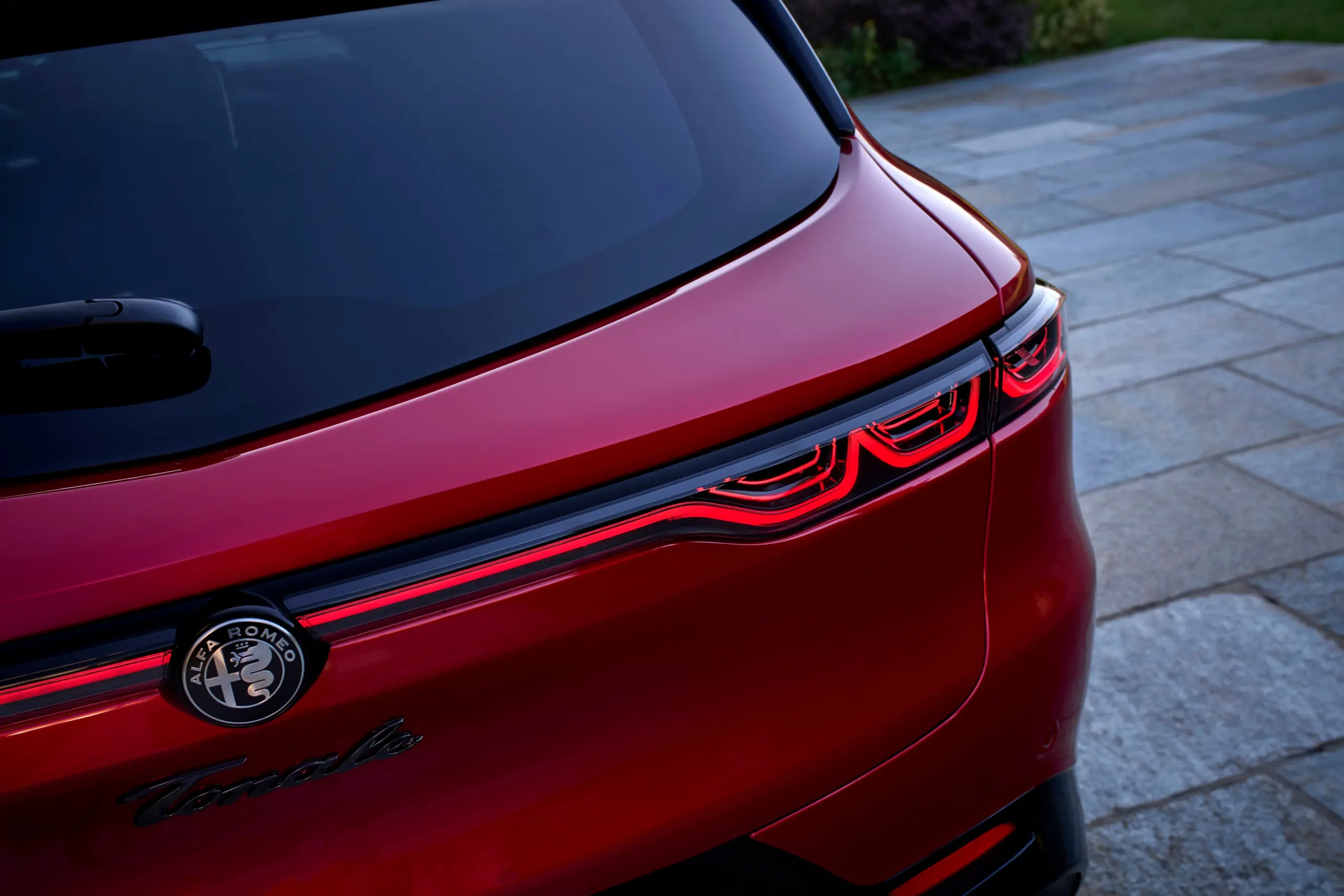 Valami nagyon félremehetett: tovább csúsztathatják az új Alfa Romeók bemutatóját!