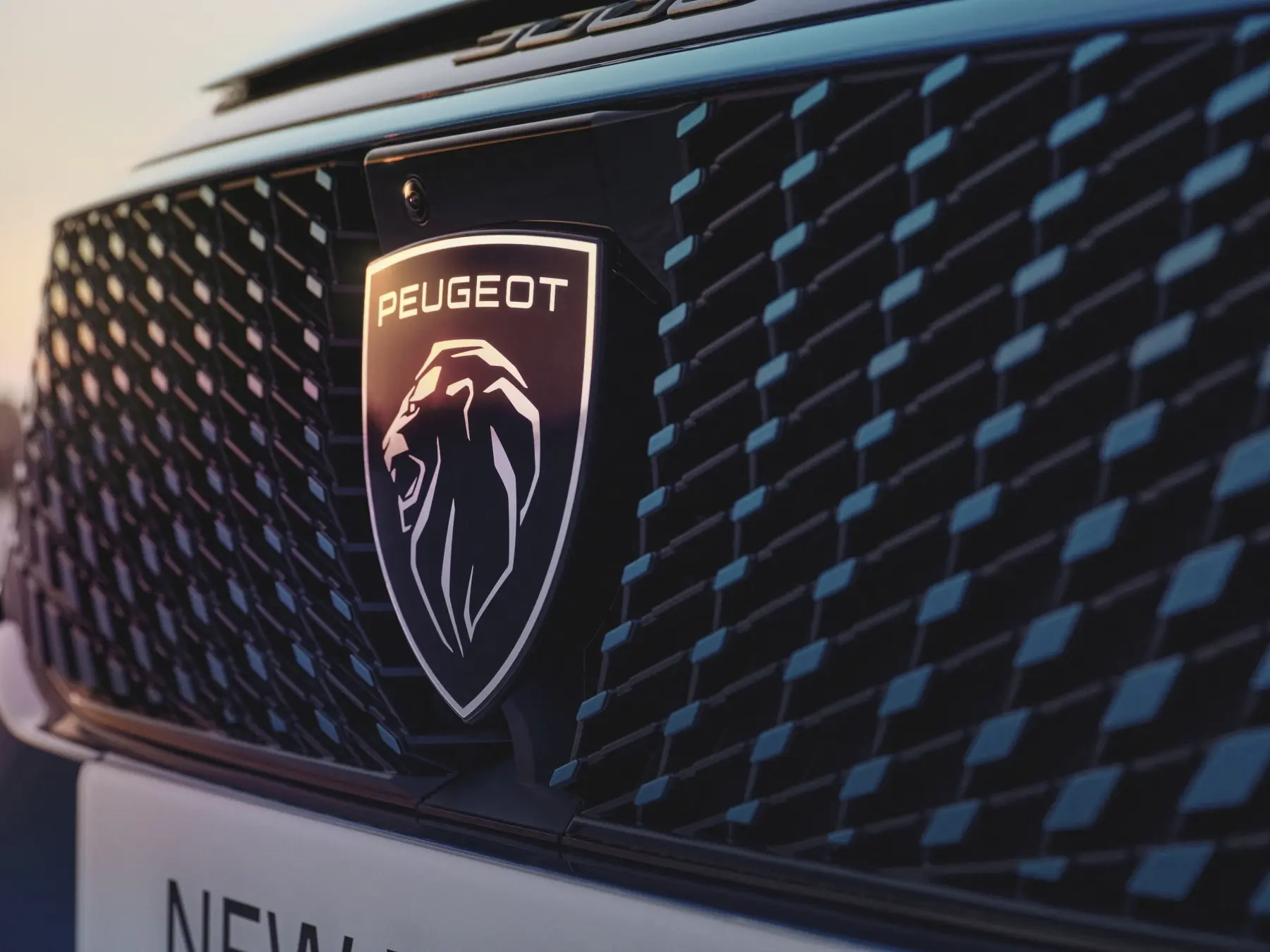 A Peugeot is bevállalta a 8 év vagy 200 ezer kilométeres garanciát!