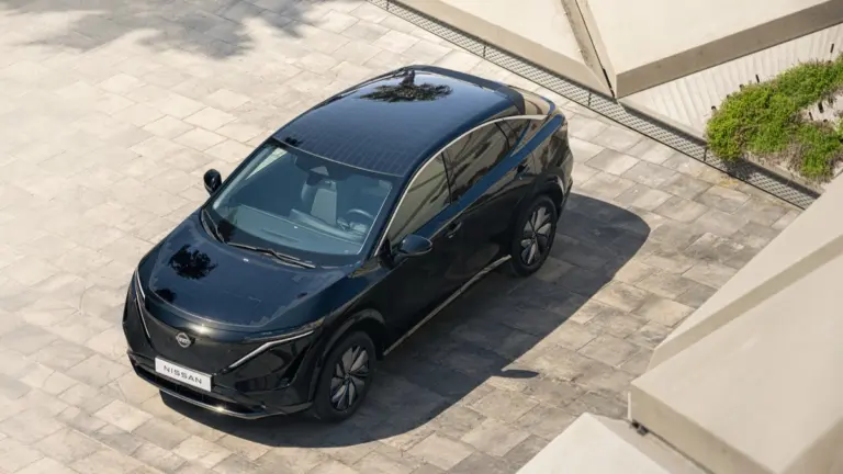 Napelemes villanyautót épített a Nissan: mutatjuk, mennyit töltődik egy nap alatt!