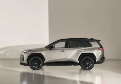 9,2 millió forintért is árul új RAV4-et a Toyota, de a magyarok ezt nem vehetik meg!