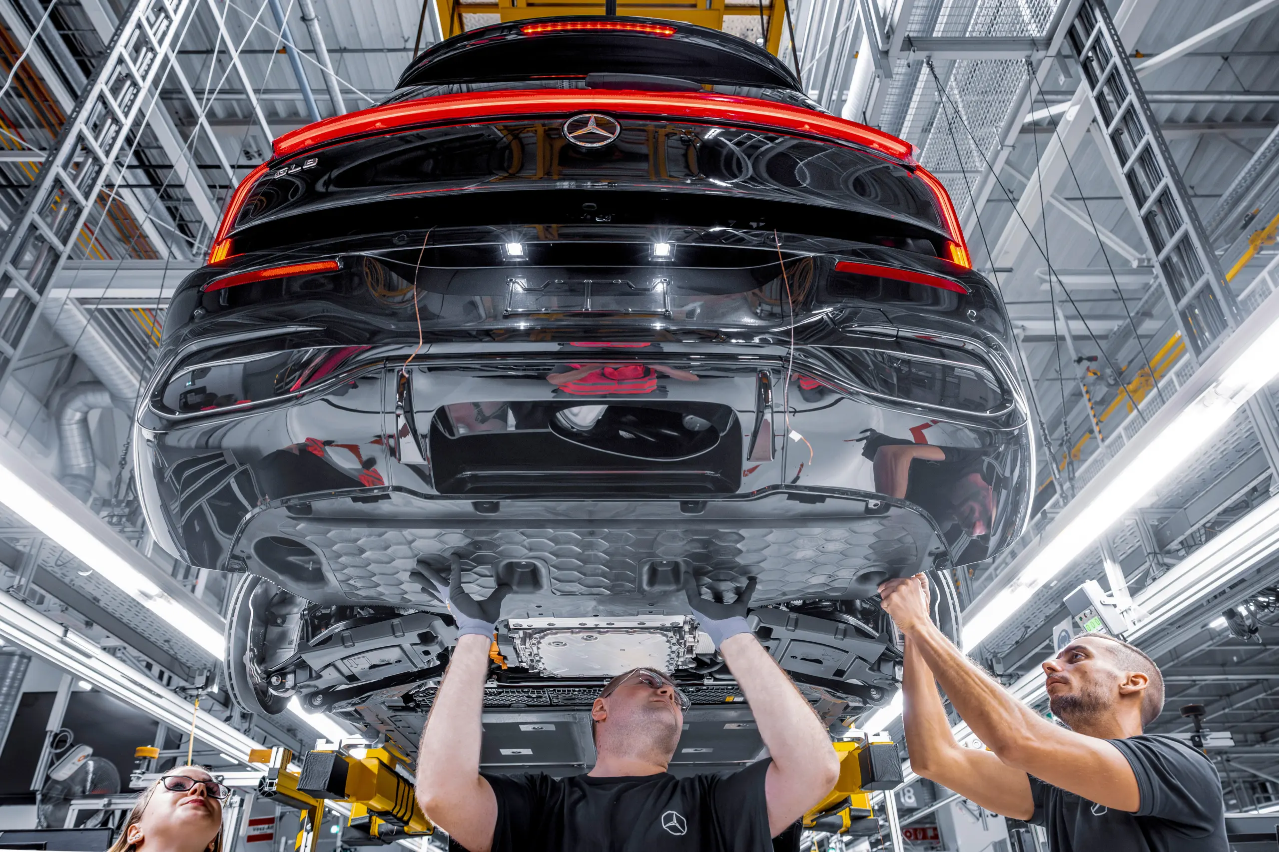 Itt a bejelentés: ekkora prémiumot kapnak a kecskeméti Mercedes gyár dolgozói!