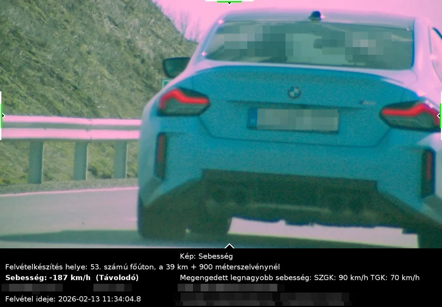 Olyan gyorsan ment az M2-es BMW-vel, hogy a traffi is alig tudta lefotózni!