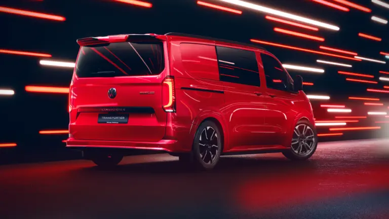 Durva gyári tuningot kapott a VW Transporter! Te bevállalnád így az áruszállítót?