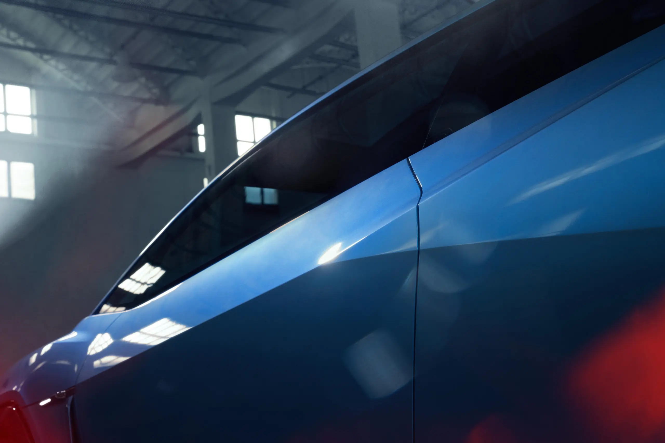 Újabb európai gyártó hátrál meg: minden eddig bejelentett villanyautóját kukázta!