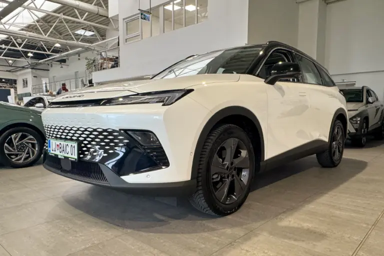 Hamarosan új kínai autómárka érkezik Magyarországra, mentünk vele egy kört!