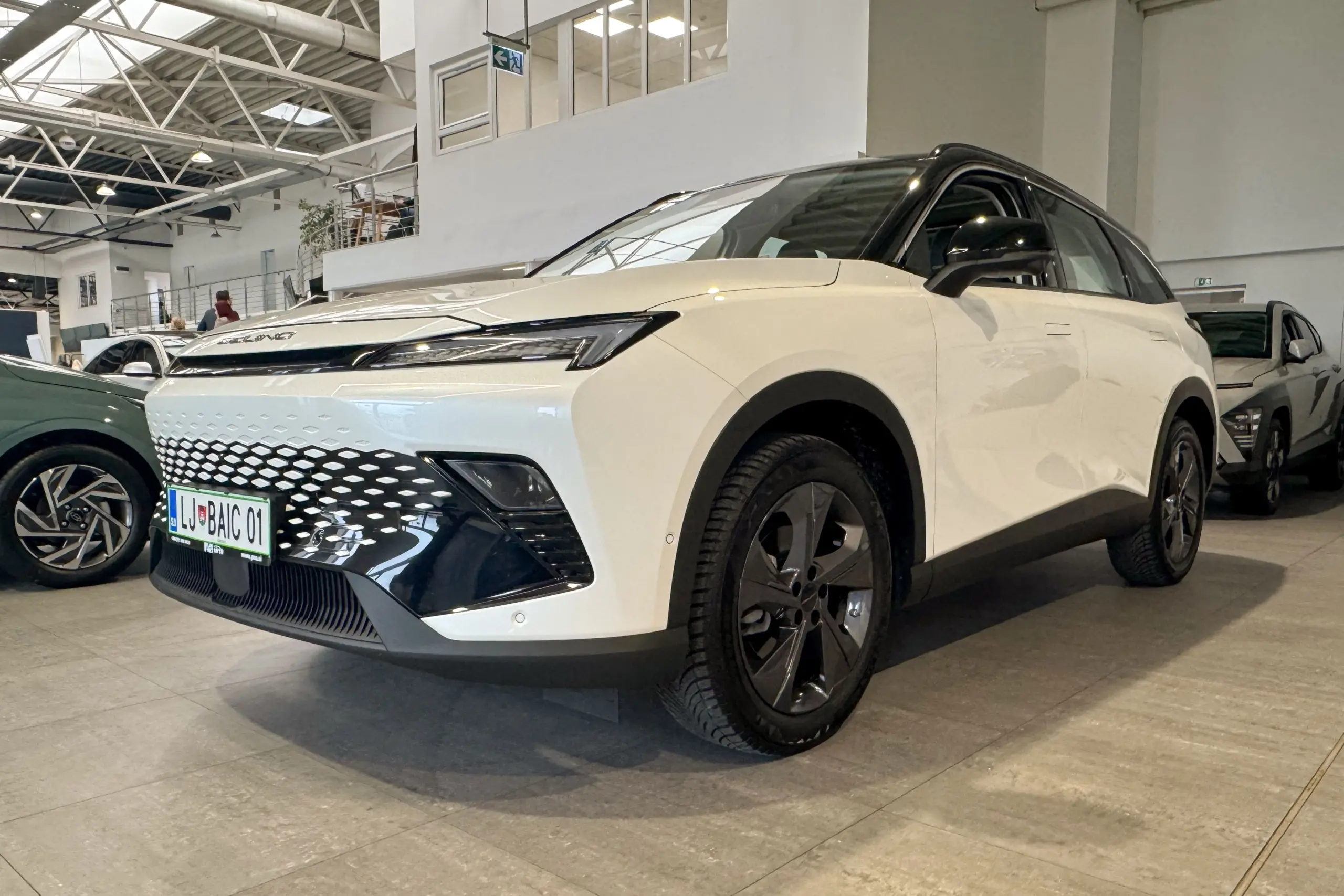 Hamarosan új kínai autómárka érkezik Magyarországra, mentünk vele egy kört!