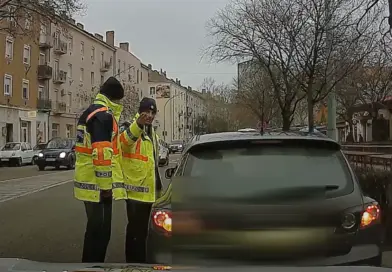 Olyat mondott a rendőröknek a piroson áthajtó sofőr, amire még ők sem számítottak!