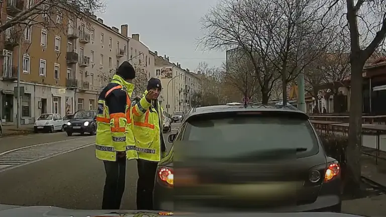 Olyat mondott a rendőröknek a piroson áthajtó sofőr, amire még ők sem számítottak!