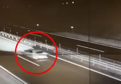 Közel 10 kilométeren át hajtott forgalommal szemben az M4-esen, mutatjuk, mi lett a vége! Közel 10 kilométeren át hajtott forgalommal szemben az M4-esen, mutatjuk, mi lett a vége!