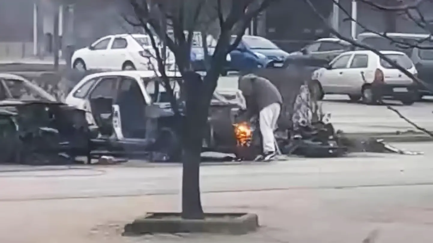 Szétbontottak vagy 10 autót egy bevásárlóközpont pakolójában, mire kiértek a rendőrök