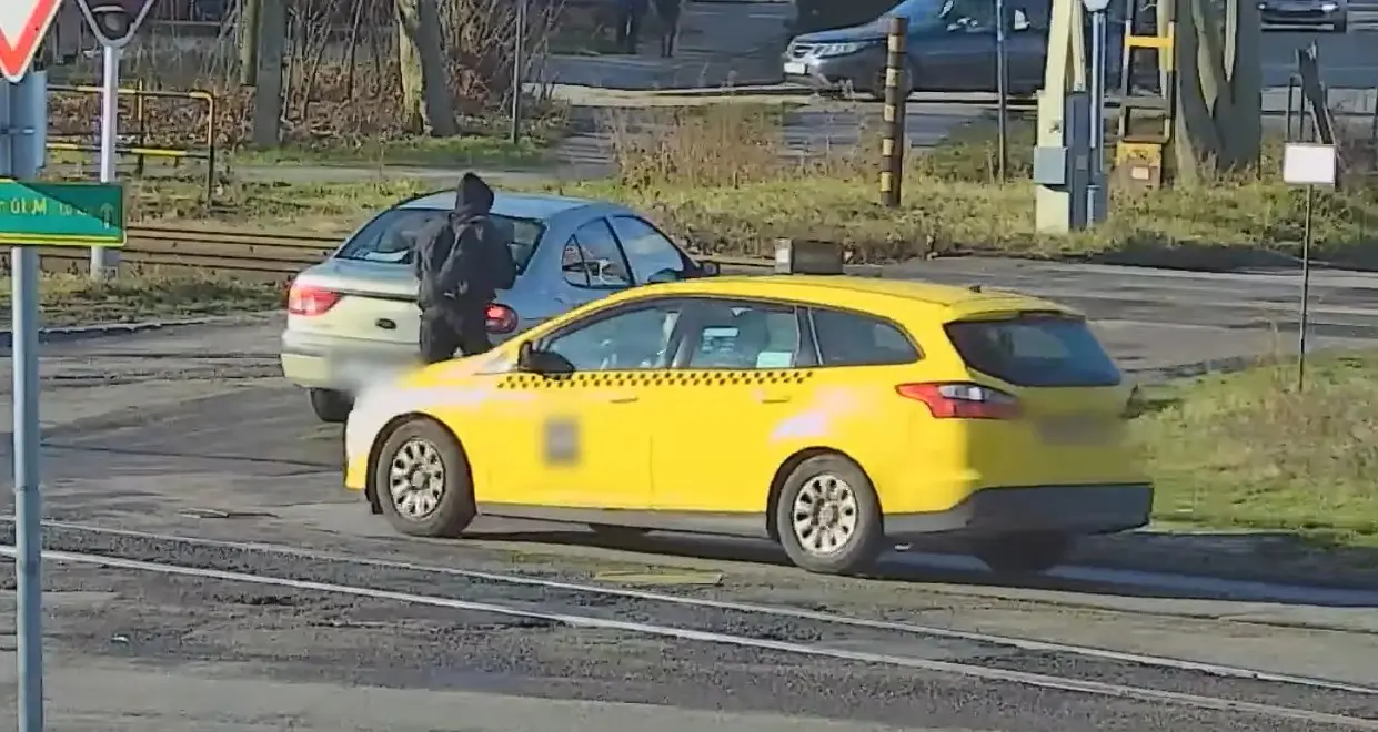 Felháborító szabálytalanságot követett el a taxis, szerencsére a rendőrök is látták, mit művelt!