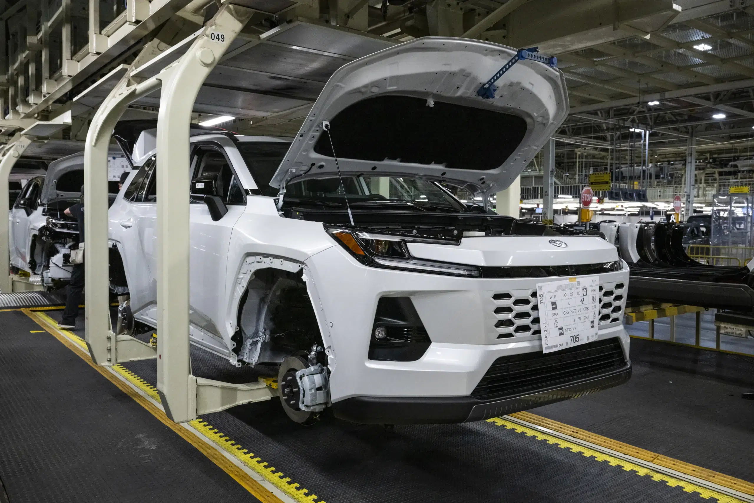 Ritkán látott életképek: így készül a hatodik generációs RAV4 a Toyota üzemében!