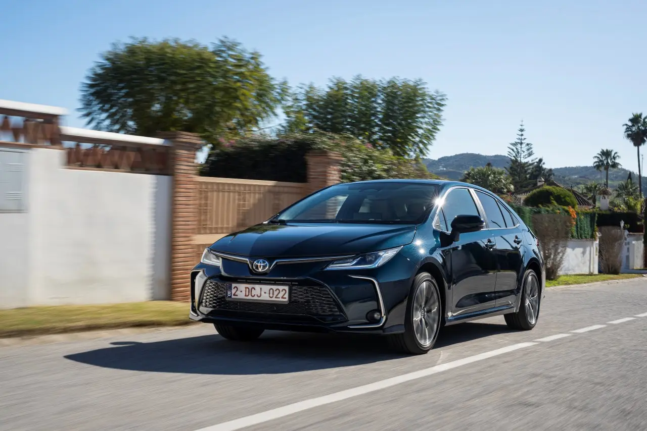 Ezek a Toyoták bizonyítják, van igény a hibrid autókra!