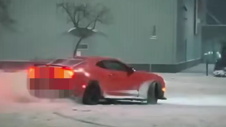 Driftelt éjjel a hóhelyzet idején: eltiltották a vezetéstől