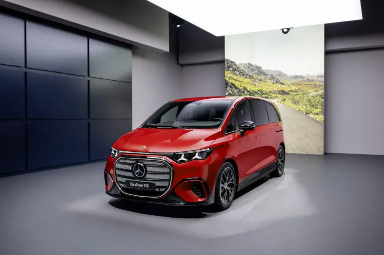 Ilyen Mercedes eddig nem létezett! Bemutatkozott a VLE buszlimuzin!