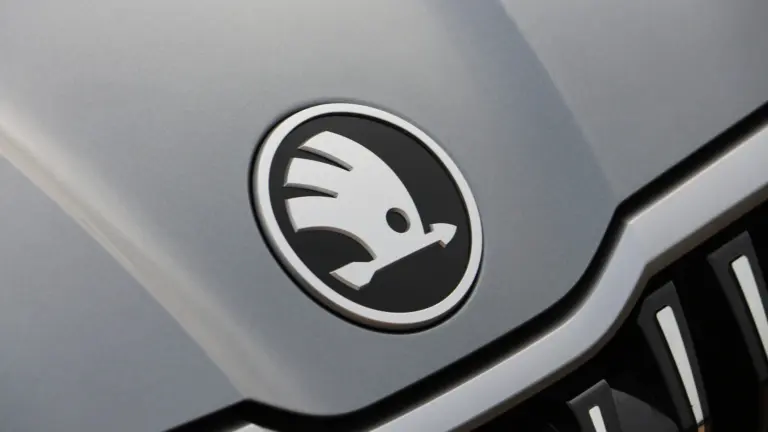 Hivatalos: egy komplett országból kivonul a Škoda!
