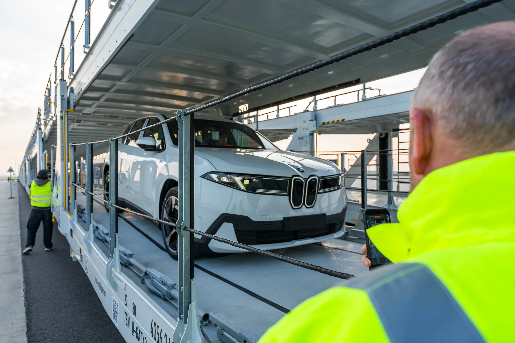 Történelmi pillanat: elindultak Debrecenből az első vasúti szerelvények az új iX3-asokkal!