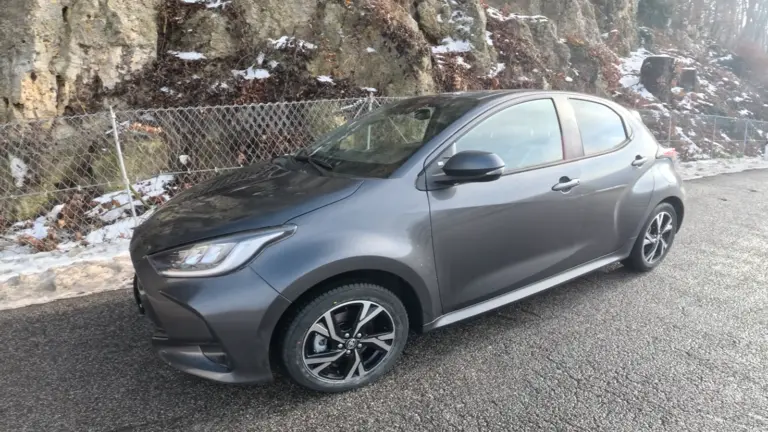 Csak a hangja ne lenne ilyen: végsebesség-teszten a hibrid Toyota Yaris!