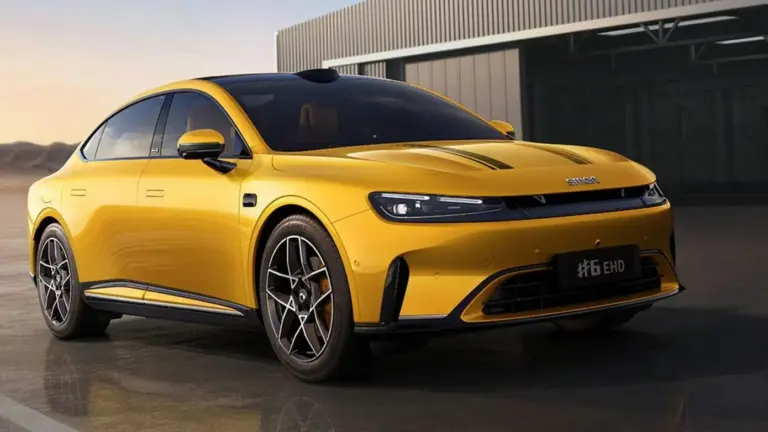 Ilyen még nem volt! Már limuzint is kínál a smart!