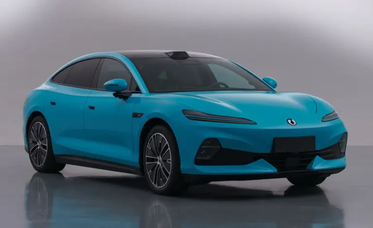 2026 Denza Z9 sedan szemből kék színben