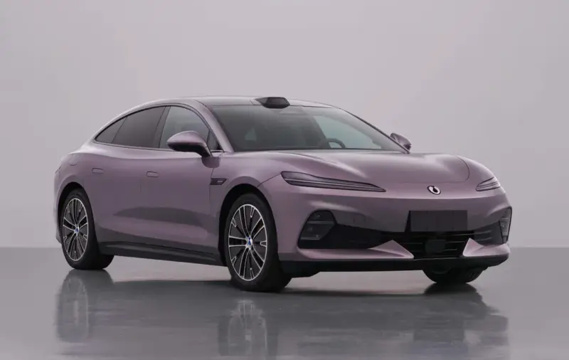 2026 Denza Z9 sedan szemből lila színben