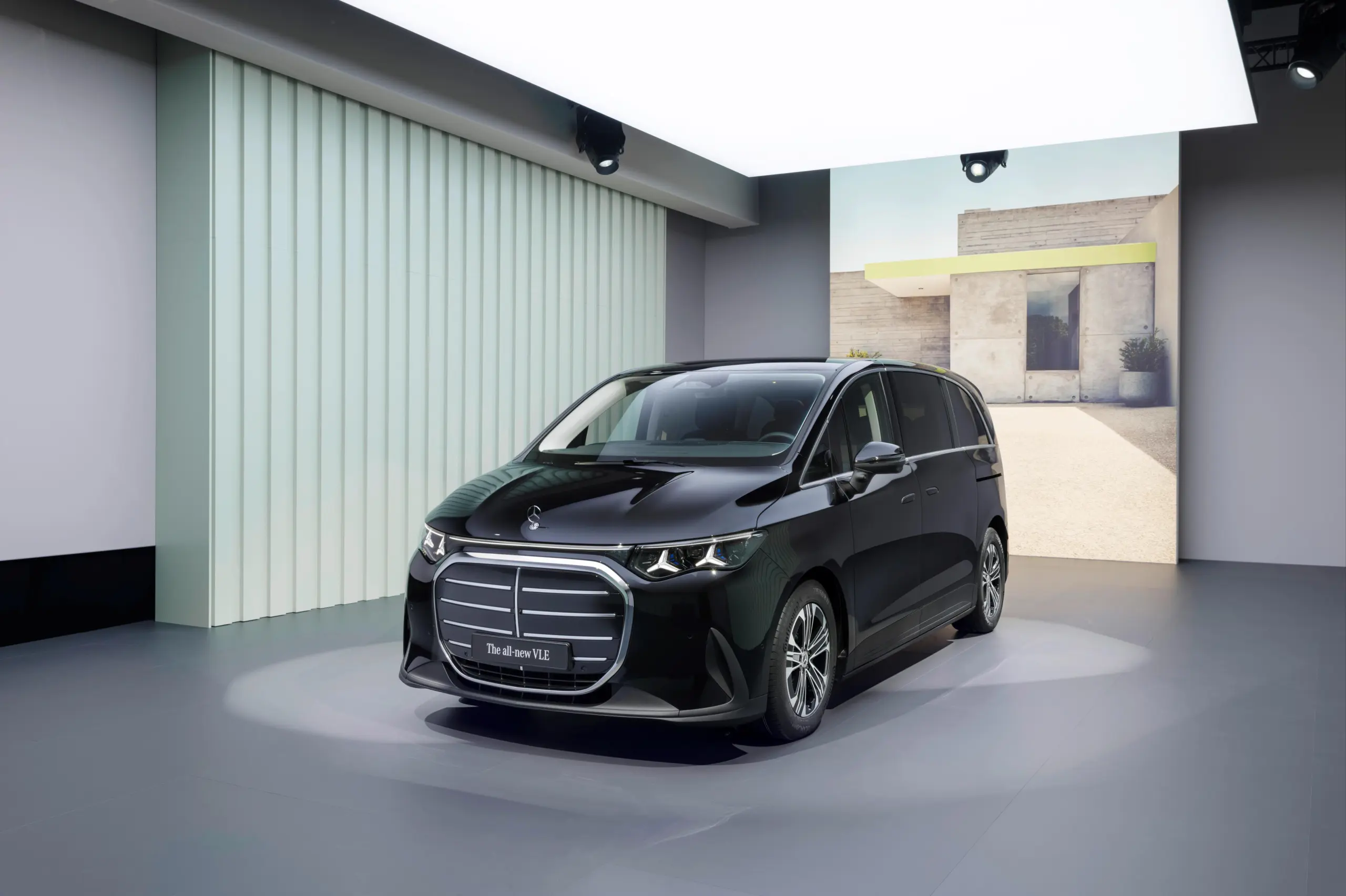 Luxus egyterű Mercedes módra - mától rendelhető az elektromos VLE