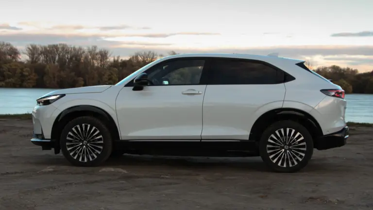 Ez is ritka: rövidesen egyetlen villanyautót sem kínál majd Európának a neves japán gyártó!