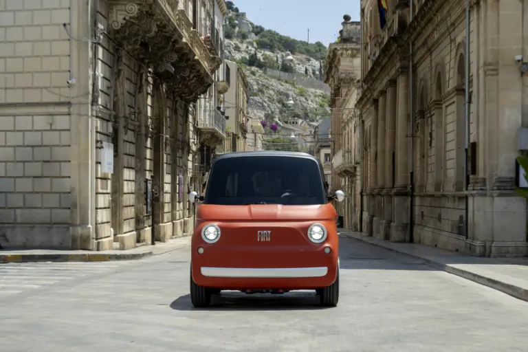 Megérkezett Magyarországra a Fiat apró négykerekűje! 4,4 millió forintot kérnek érte!