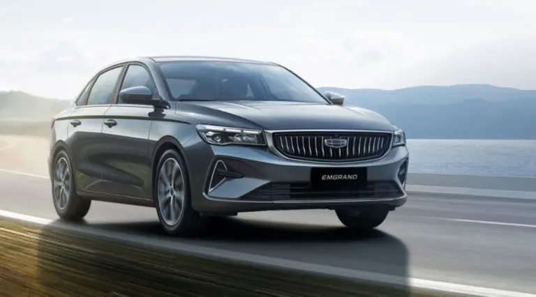 Guinness-rekorder lett a Geely! Elképesztően keveset fogyasztott a hibridjük