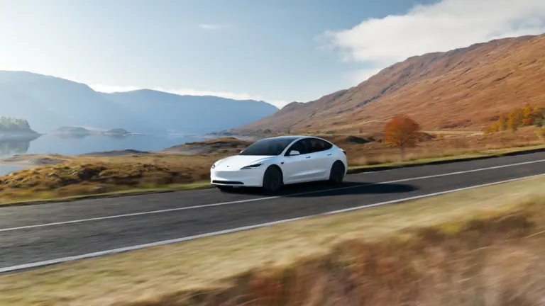 Megvan az első EU-s engedély - zöld utat kapott a Tesla önvezető rendszere Hollandiában