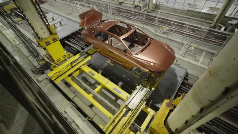 Ritkán látott képsorok! Így készül Japánban az új Lexus ES!