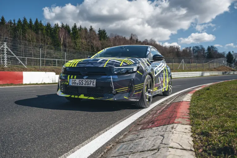 Videón a hamarosan érkező különleges Opel Corsa! Így mozog az újdonság a Nordschleifén!