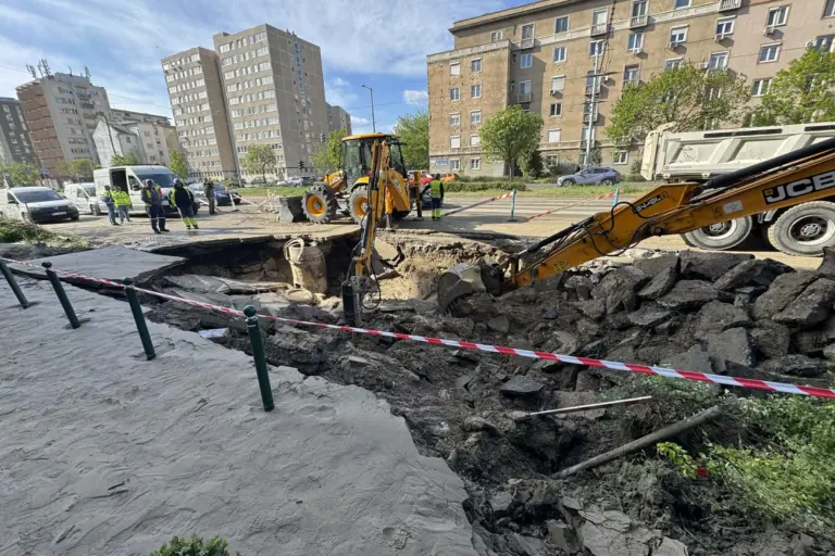 Eltűnt az út a Róbert Károly körúton! Aki még teheti, kerülje a környéket autóval