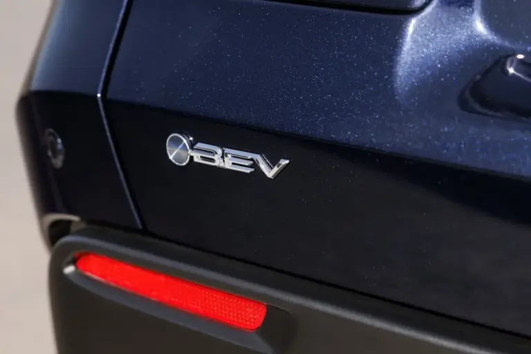 Brutálisan kilőttek Európában a villanyautó-eladások márciusban!