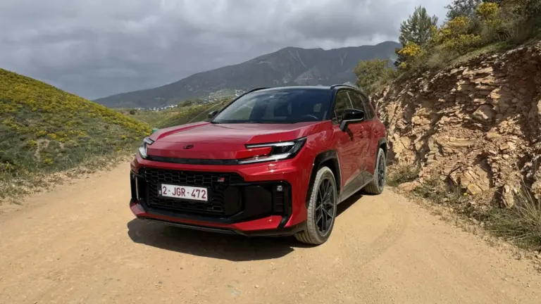 Vajon folytatódhat a sikertörténet? Próbán a Toyota RAV4 új generációja