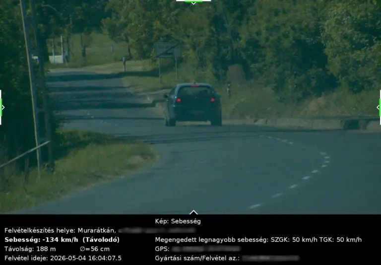 Hiába égett a féklámpa, így is 134 km/órával mérte be a traffi! Súlyos bírság lett a vége!