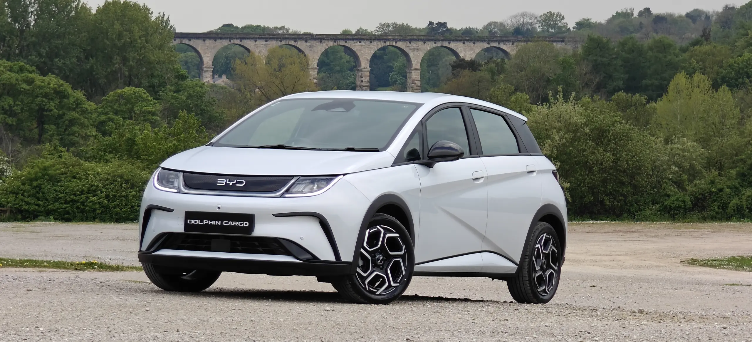 BYD "furgon"? Íme a kishaszongépjárművé átalakított Dolphin!