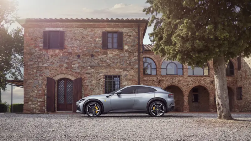 Ferrari Purosangue oldalról